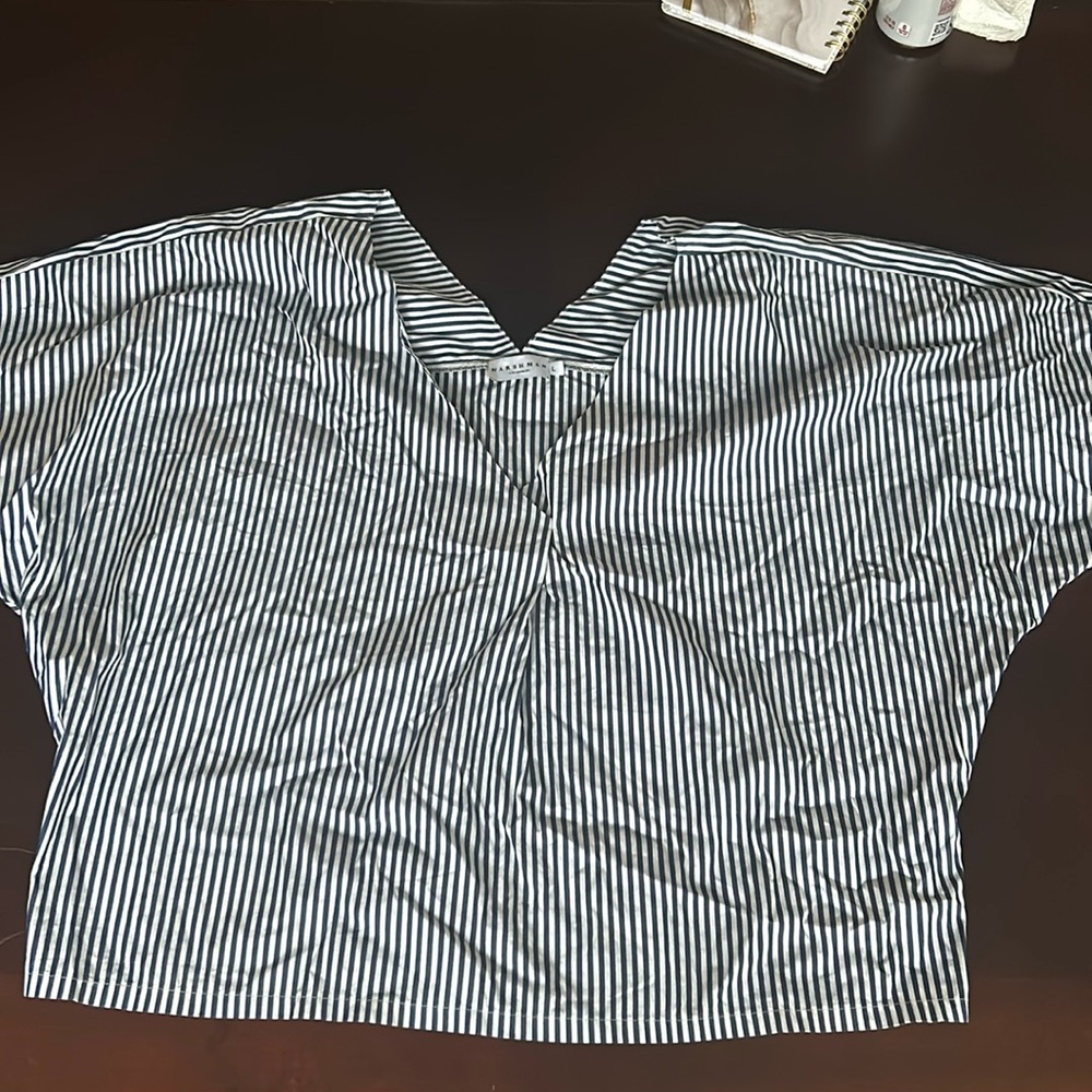 Woman’s L Navy and white v-neck top, short sleeve from Harshman